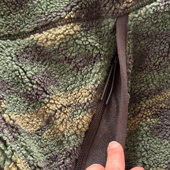 Carhartt Green Camouflage Fleece Jacket - Picture 7 of 8